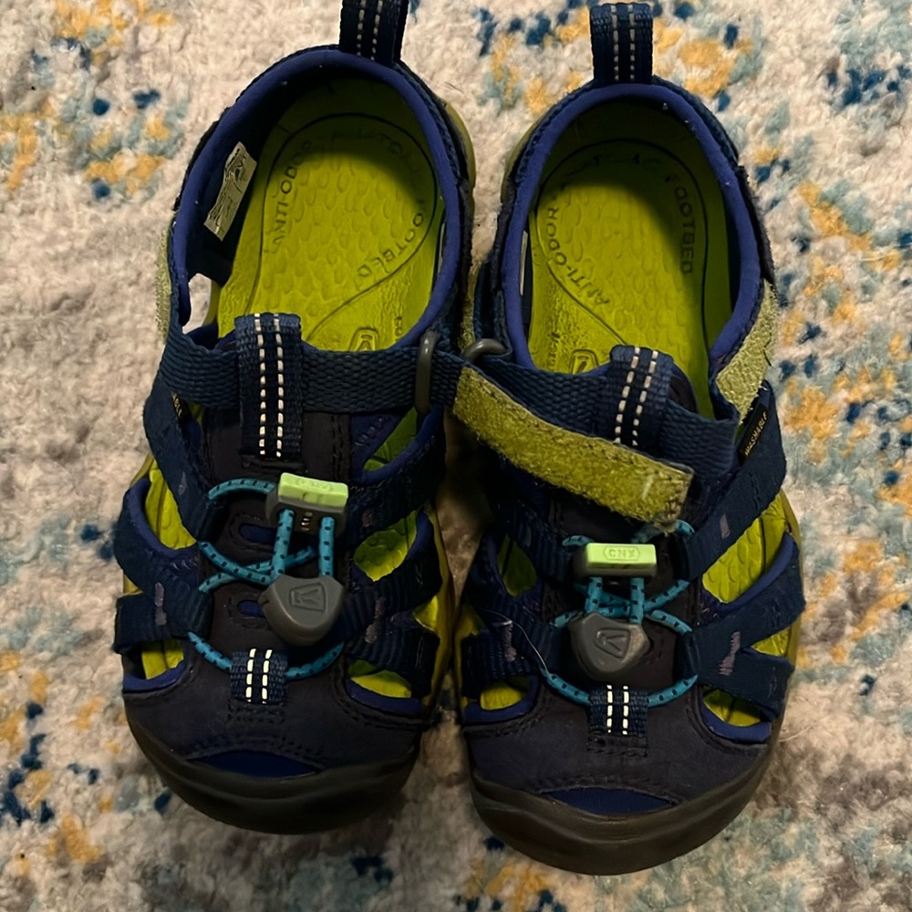 Keens sandals size 11 toddler good condition